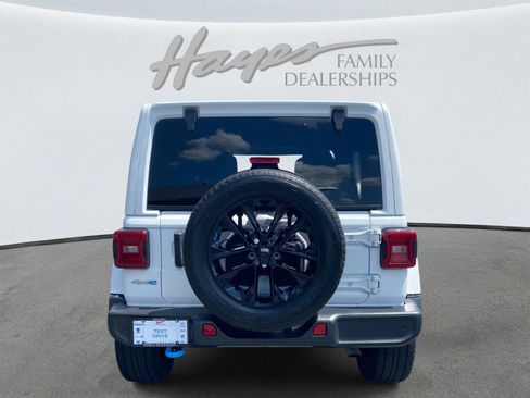 Used 2022 Jeep Wrangler Unlimited Sahara w/ Safety Group AWD/4WD image 4