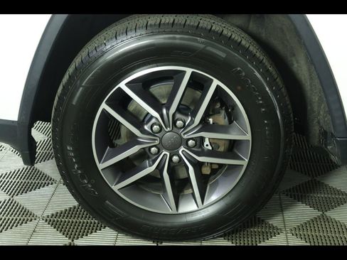 Used 2020 Jeep Grand Cherokee Limited image 22