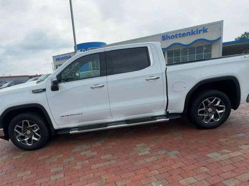 Used 2024 GMC Sierra 1500 SLT w/ SLT Premium Package AWD/4WD image 7