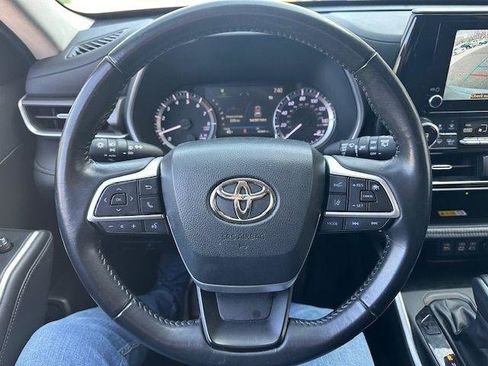 Used 2023 Toyota Highlander XLE FWD image 23
