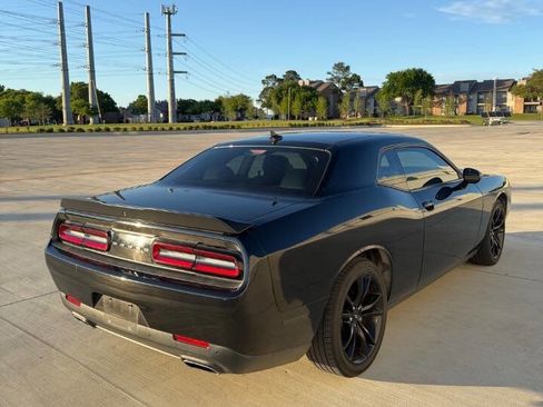 Used 2017 Dodge Challenger SXT Plus RWD image 9