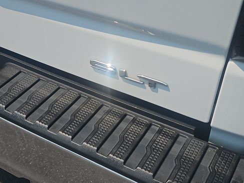 Used 2019 GMC Sierra 1500 SLT w/ SLT Premium Plus Package AWD/4WD image 9