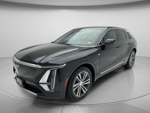 Used 2024 Cadillac Lyriq Luxury AWD/4WD image 3