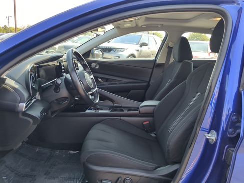 Used 2022 Hyundai Elantra SEL w/ Convenience + Premium Package FWD image 17
