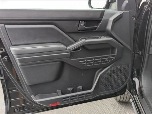 Used 2025 Toyota Tacoma SR image 13