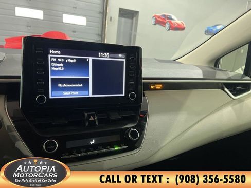 Used 2020 Toyota Corolla LE image 23