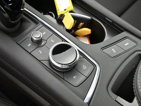 New 2026 Cadillac XT5 Luxury w/ LPO, Floor Liner Package image 18