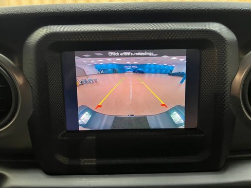 Used 2021 Jeep Gladiator Sport image 23