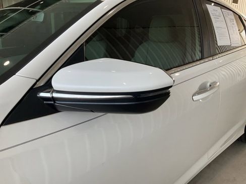 Used 2019 Honda Insight Touring image 3