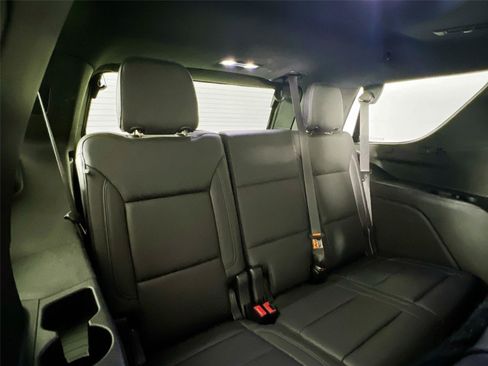 Used 2021 Chevrolet Tahoe Z71 w/ Luxury Package AWD/4WD image 28