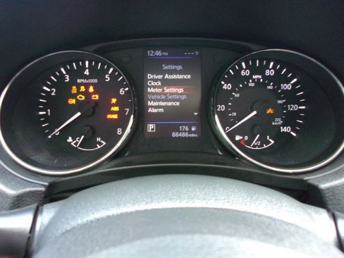 Used 2019 Nissan Rogue S w/ Special Edition Package FWD image 28