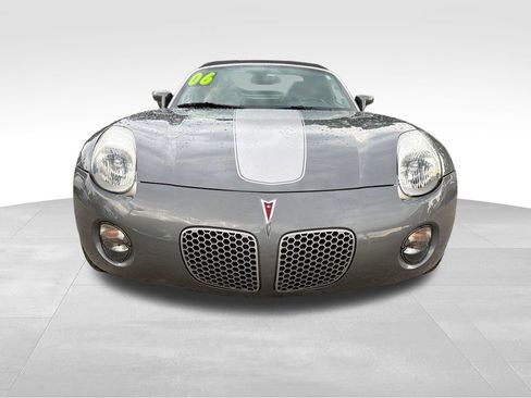 Used 2006 Pontiac Solstice Convertible w/ Premium Package RWD image 3