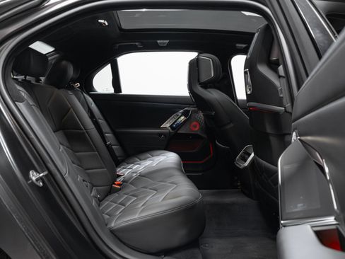 Used 2023 BMW 760i xDrive w/ Parking Assistance Package image 23