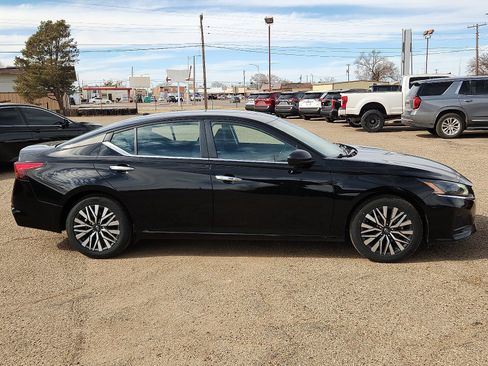 Used 2024 Nissan Altima 2.5 SV image 5