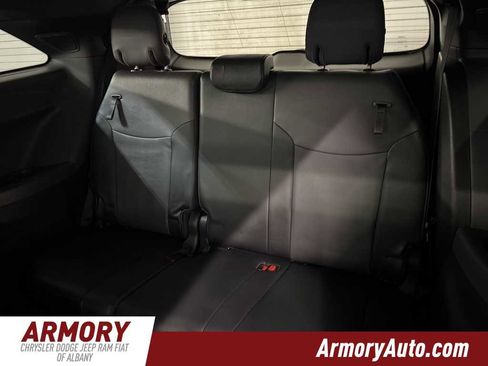 Used 2022 Toyota Sienna XLE Woodland Edition image 27