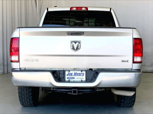 Used 2017 RAM 1500 Classic SLT image 4