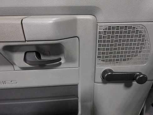 Used 2010 Ford E-350 and Econoline 350 Super Duty image 7