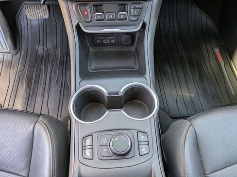 Used 2018 GMC Terrain SLT w/ Preferred Package FWD image 17