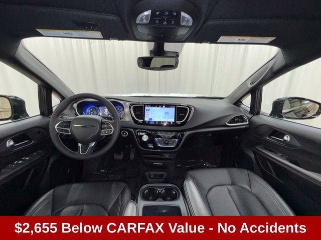 Used 2026 Chrysler Pacifica Select FWD image 4