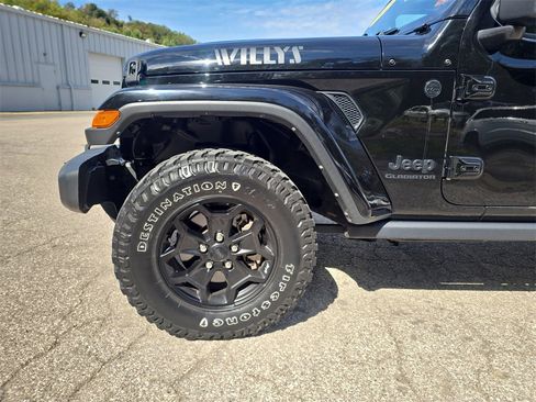 Used 2021 Jeep Gladiator Willys image 8