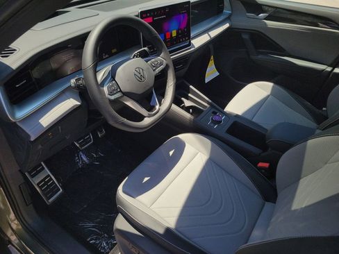 New 2026 Volkswagen Tiguan SE R-Line FWD image 7