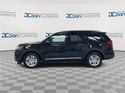 Used 2018 Ford Explorer XLT w/ Equipment Group 202A image 5