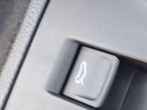 Used 2024 Volkswagen Tiguan SE image 31