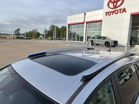 Used 2015 Toyota RAV4 Limited image 3