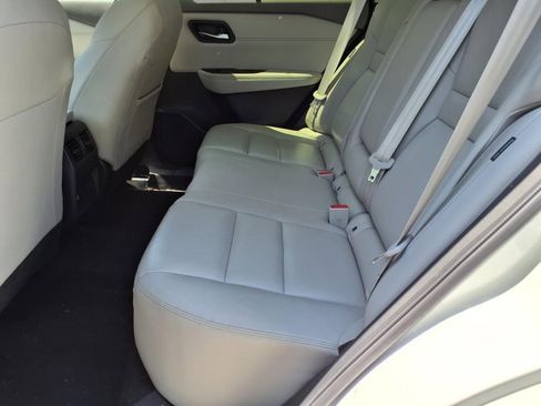 Used 2023 Nissan Rogue SL w/ SL Premium Package image 8