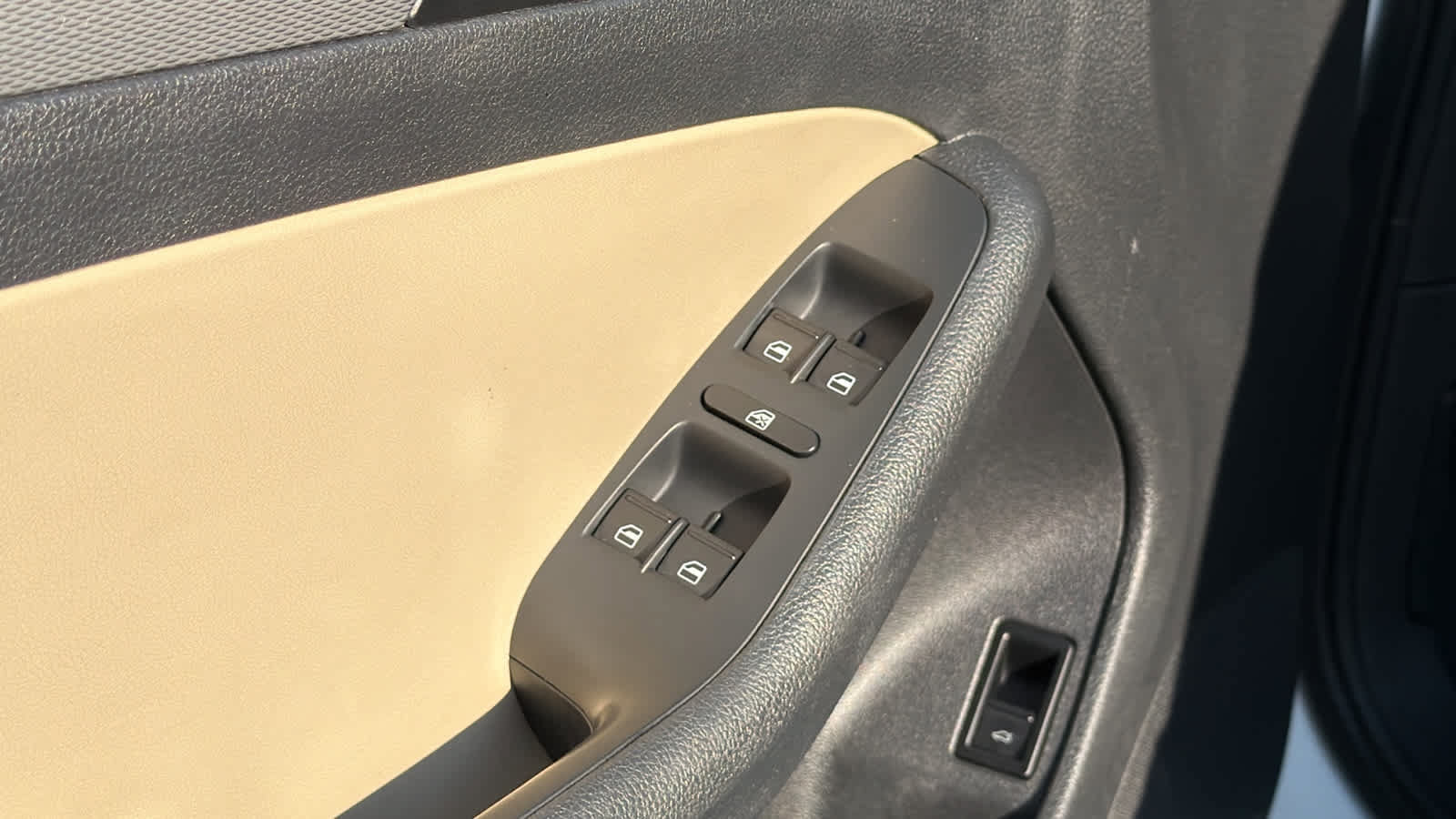 Used 2018 Volkswagen Jetta SE FWD image 22