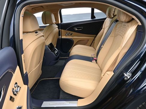 Used 2025 Bentley Flying Spur Plug-In Hybrid image 29