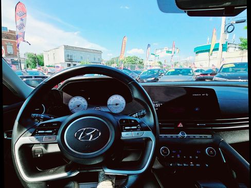 Used 2023 Hyundai Elantra SEL w/ Convenience Package image 13