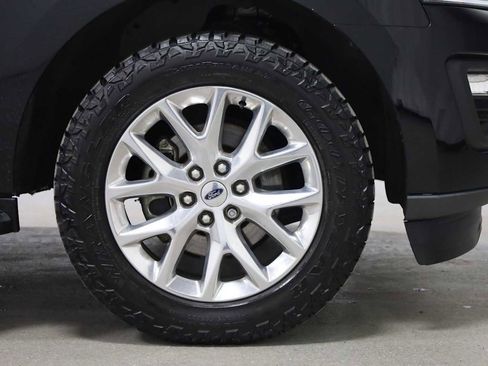 Used 2020 Ford Expedition Max XLT w/ Equipment Group 202A image 12