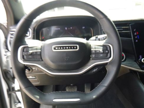 Used 2024 Jeep Wagoneer L Series III w/ Flexible Seating Group AWD/4WD image 15
