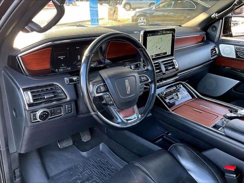 Used 2021 Lincoln Navigator Reserve image 17
