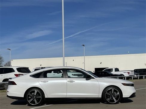 Used 2024 Honda Accord Sport image 3