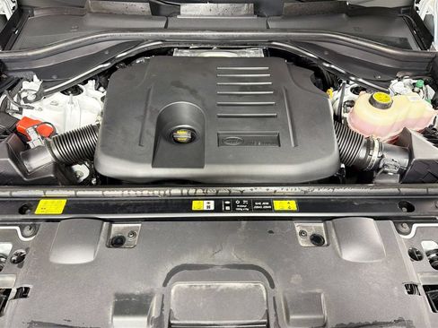 Certified 2025 Land Rover Range Rover Sport SE AWD/4WD image 32