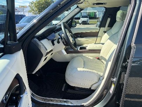 Used 2025 Land Rover Range Rover Long Wheelbase SE AWD/4WD image 8