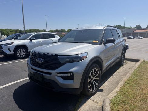 Used 2022 Ford Explorer ST-Line image 3