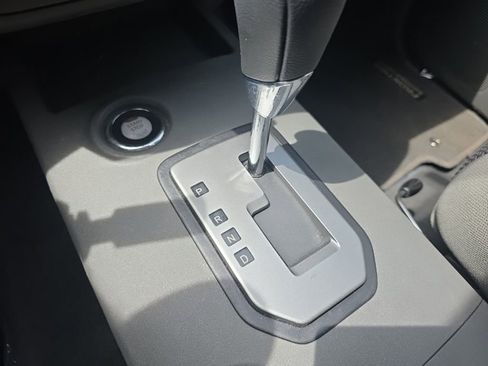 Used 2020 Nissan Frontier SV w/ Midnight Edition Floor Mats RWD image 27