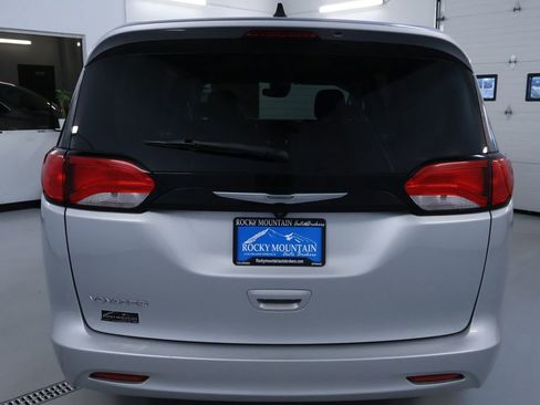 Used 2023 Chrysler Voyager LX FWD image 6