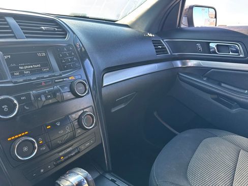 Used 2018 Ford Explorer XLT image 19