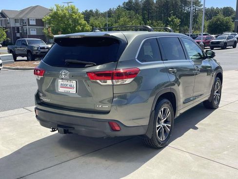 Used 2017 Toyota Highlander Plus AWD/4WD image 6