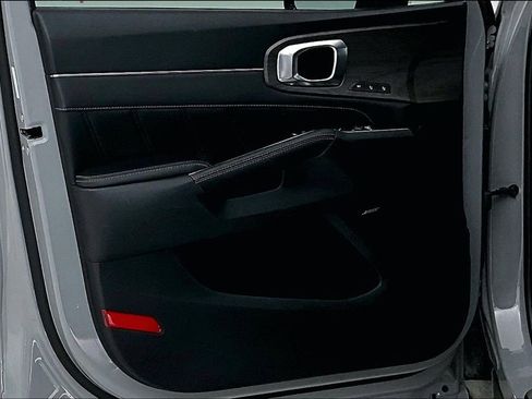 Used 2024 Kia Sorento SX Prestige image 23