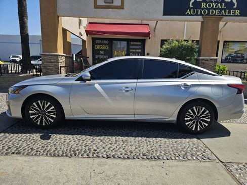 Used 2023 Nissan Altima 2.5 SV FWD image 8