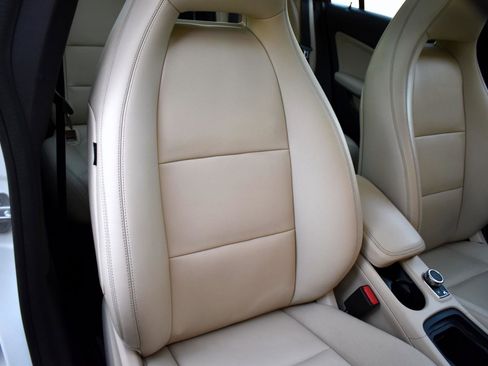 Used 2015 Mercedes-Benz CLA 250 image 46