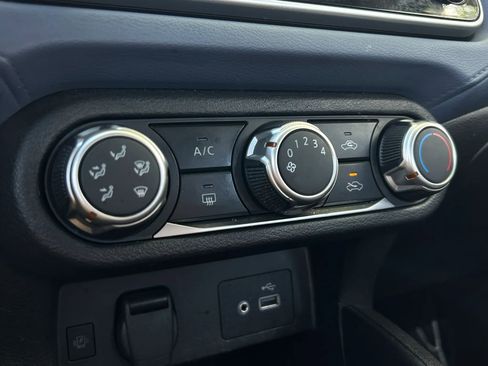 Used 2024 Nissan Versa SV w/ Trunk Package image 21