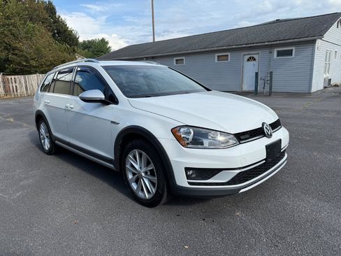 Used 2017 Volkswagen Golf Alltrack S AWD/4WD image 3