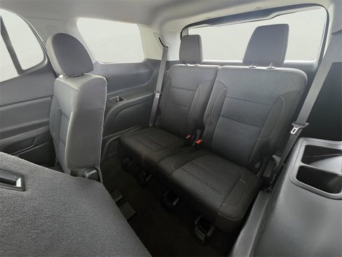 Used 2023 GMC Acadia SLE image 53