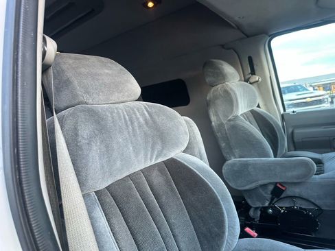 Used 2010 Ford E-150 and Econoline 150 image 17